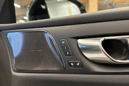 valkoinen Volvo S60 2021 kuva 17.