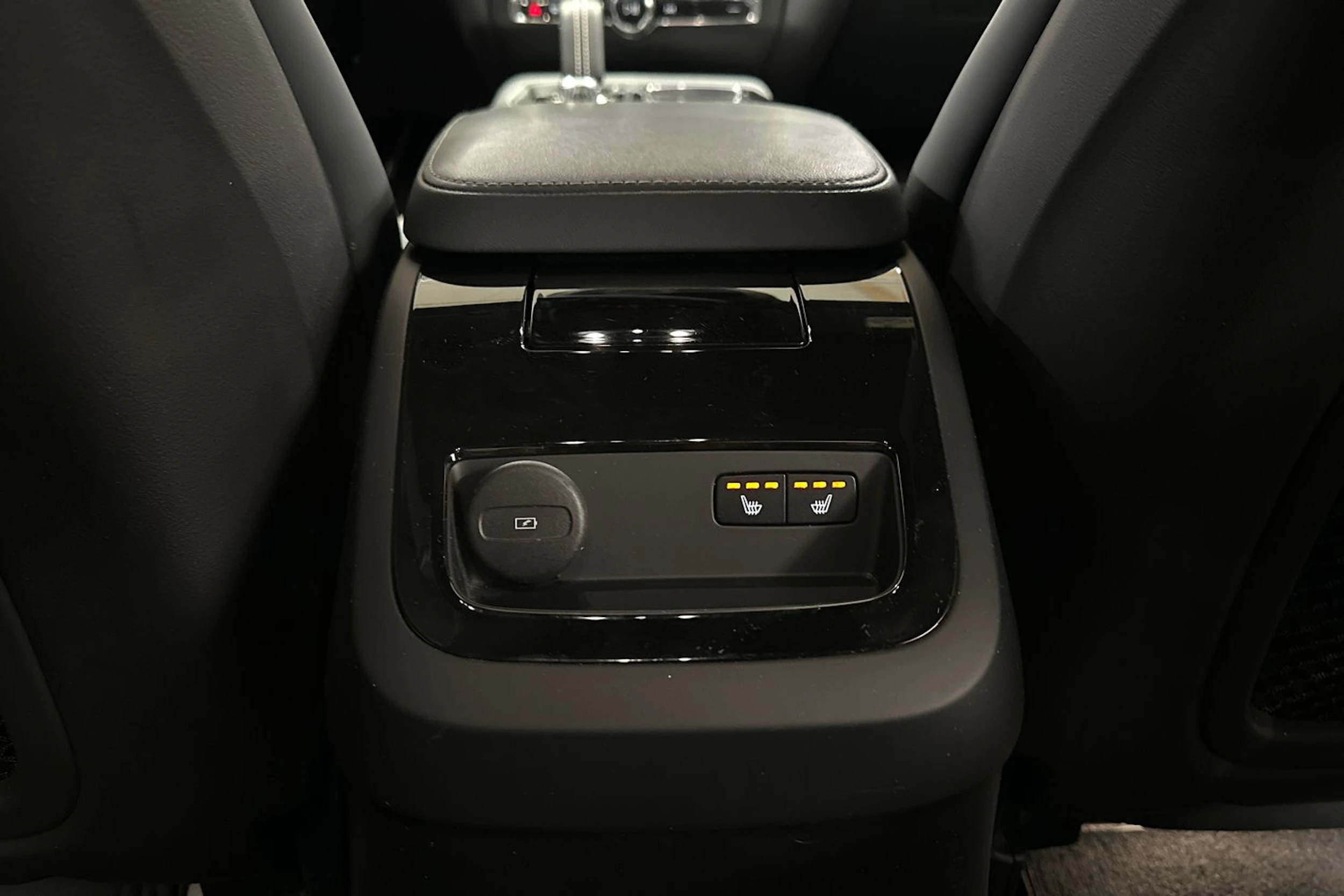 valkoinen Volvo S60 2021 kuva 18.