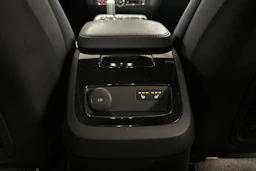 valkoinen Volvo S60 2021 kuva 18.