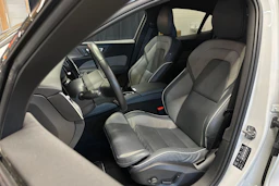 valkoinen Volvo S60 2021 kuva 19.