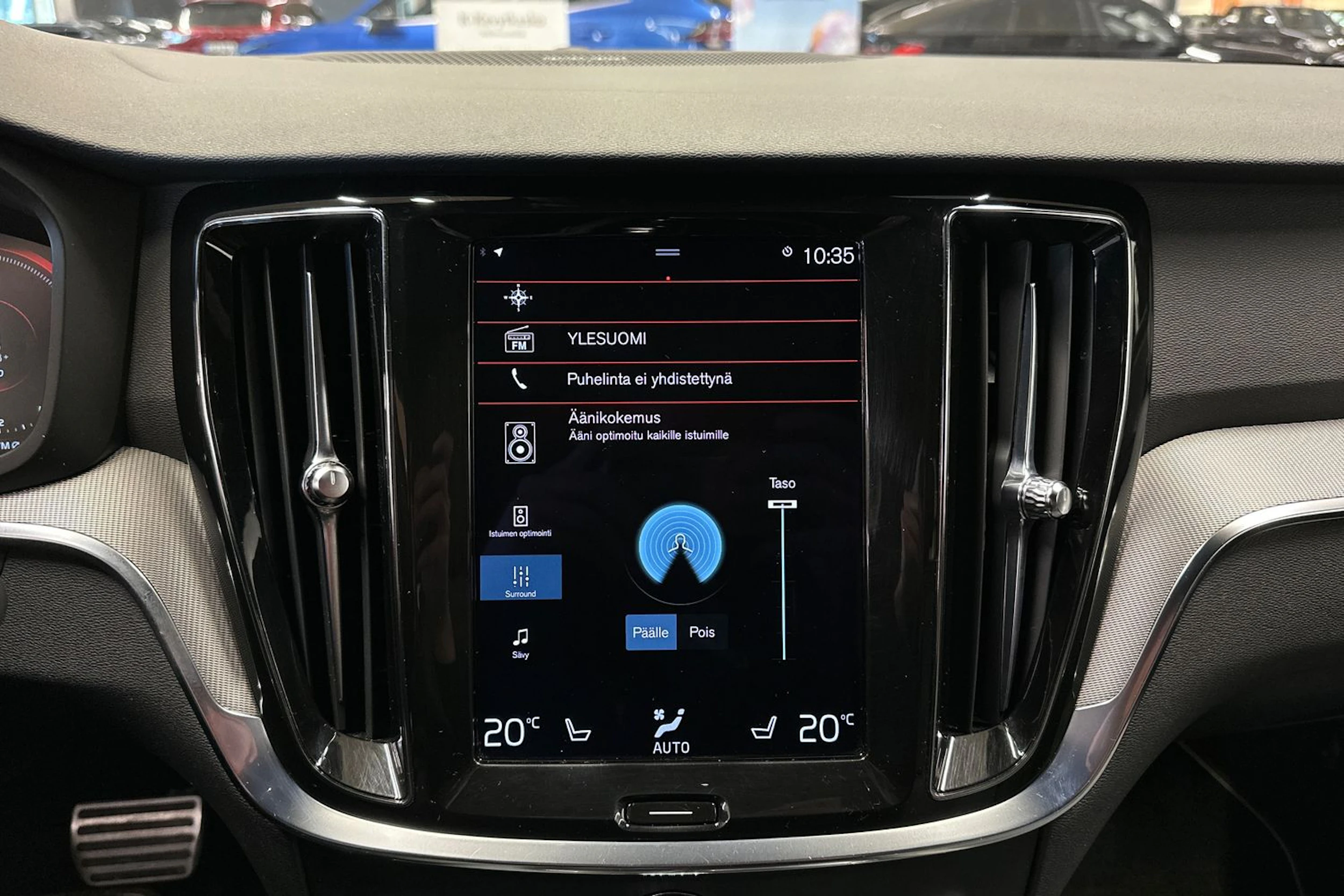 valkoinen Volvo S60 2021 kuva 21.