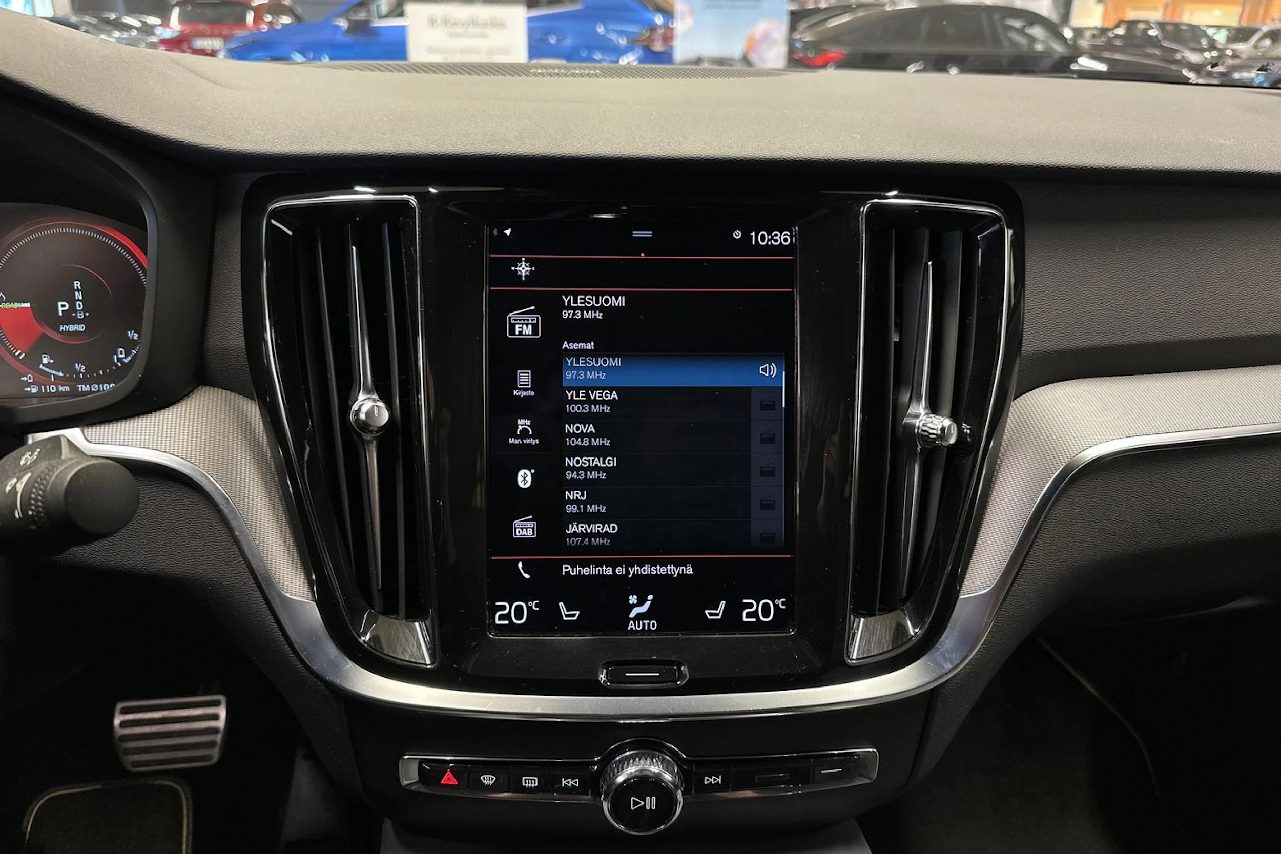 valkoinen Volvo S60 2021 kuva 26.