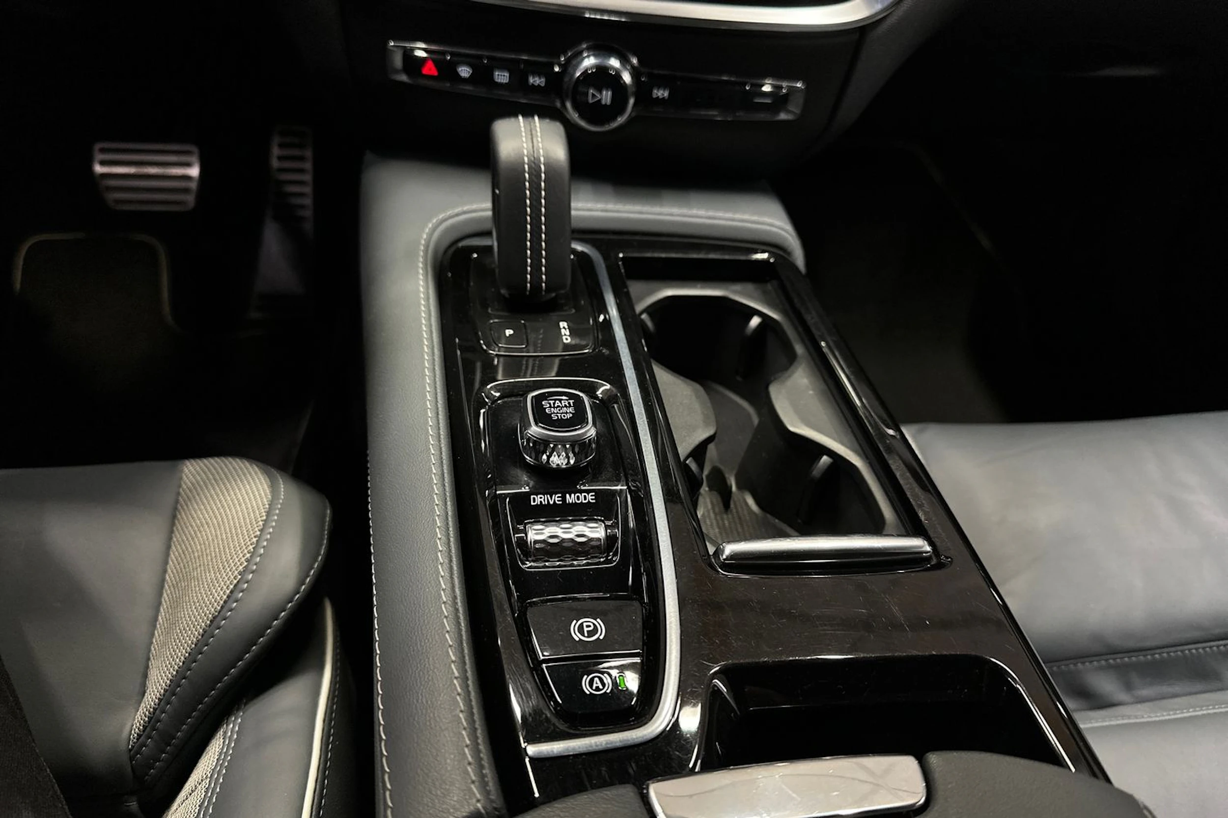 valkoinen Volvo S60 2021 kuva 27.