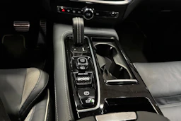 valkoinen Volvo S60 2021 kuva 27.