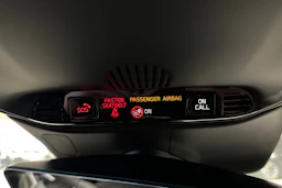 valkoinen Volvo S60 2021 kuva 28.