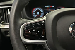 valkoinen Volvo S60 2021 kuva 30.