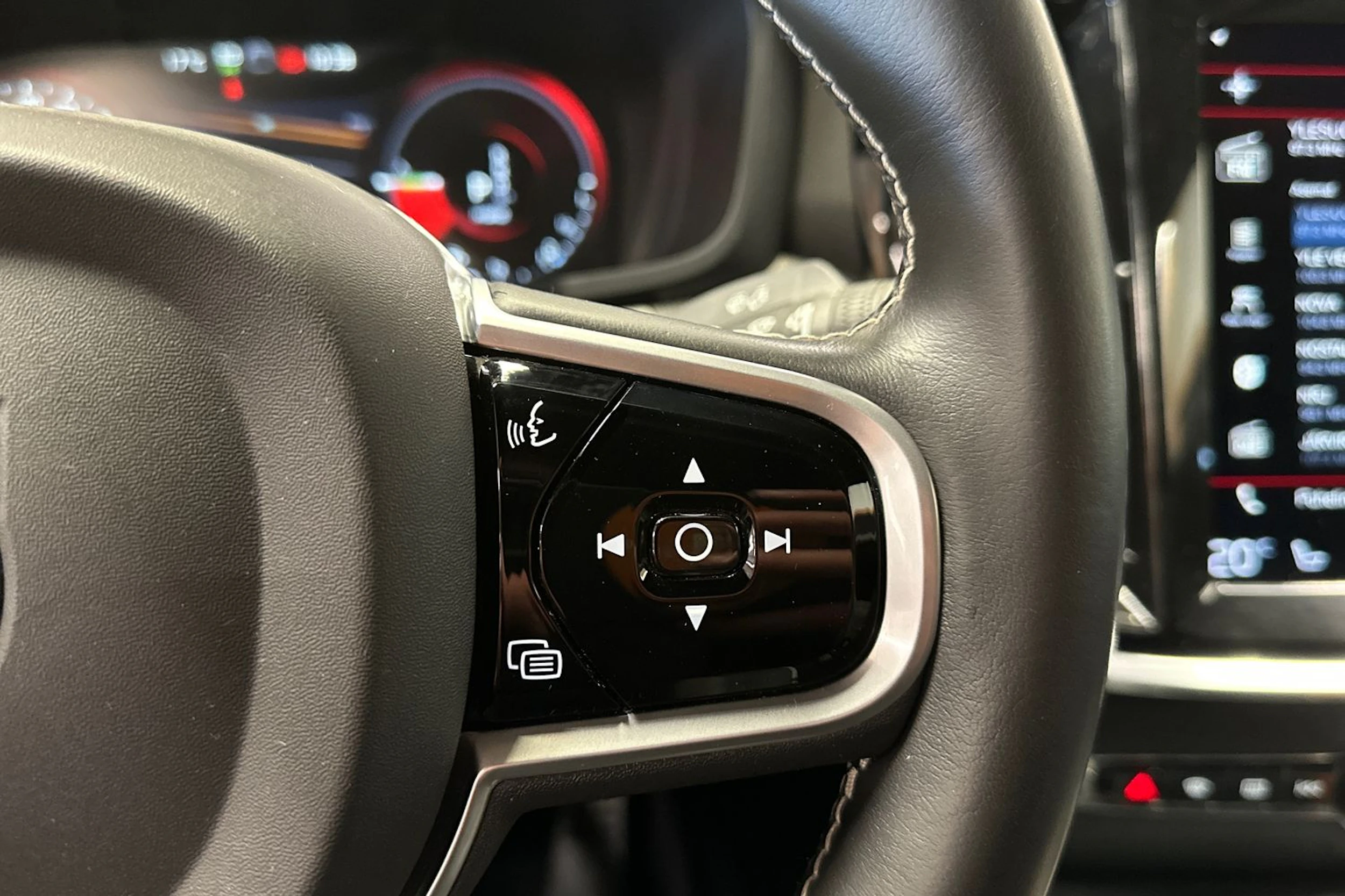 valkoinen Volvo S60 2021 kuva 31.