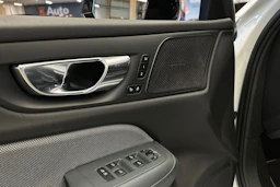 valkoinen Volvo S60 2021 kuva 32.