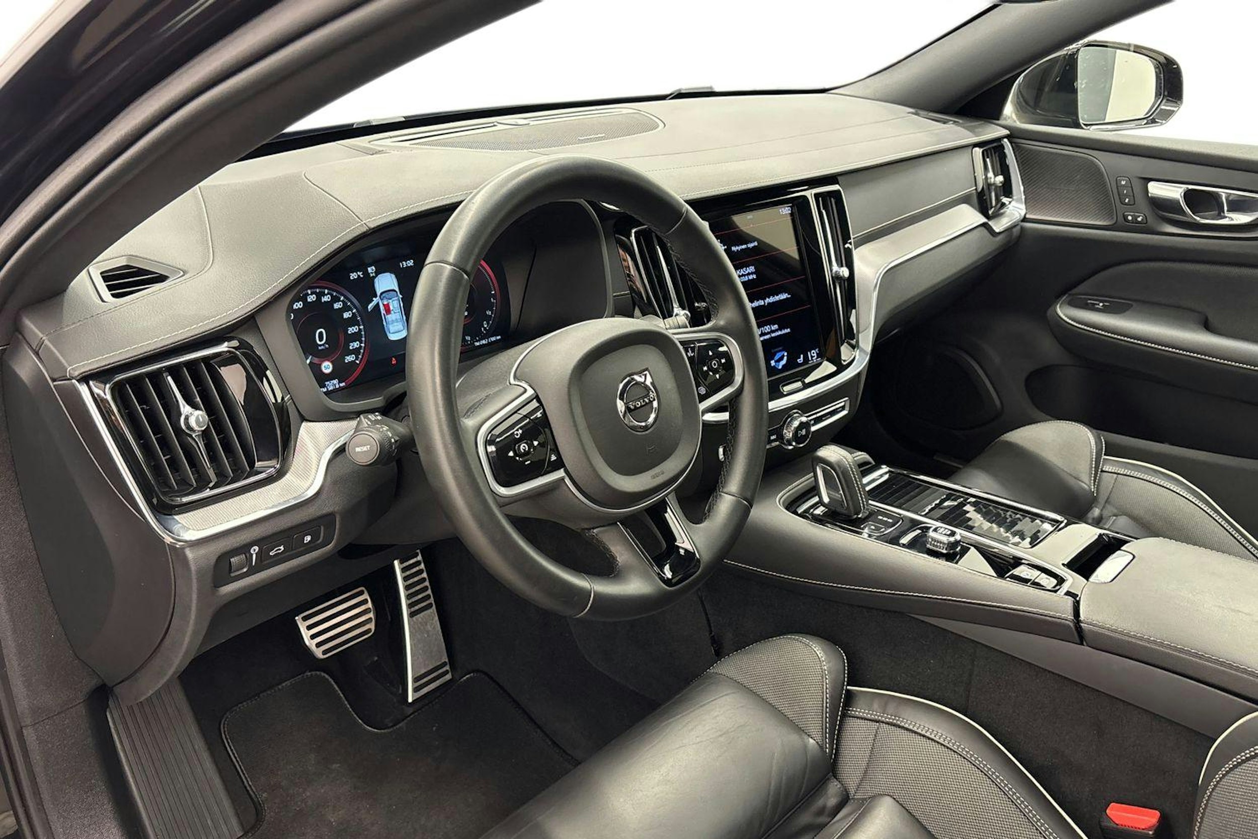 musta Volvo S60 2022 kuva 6.