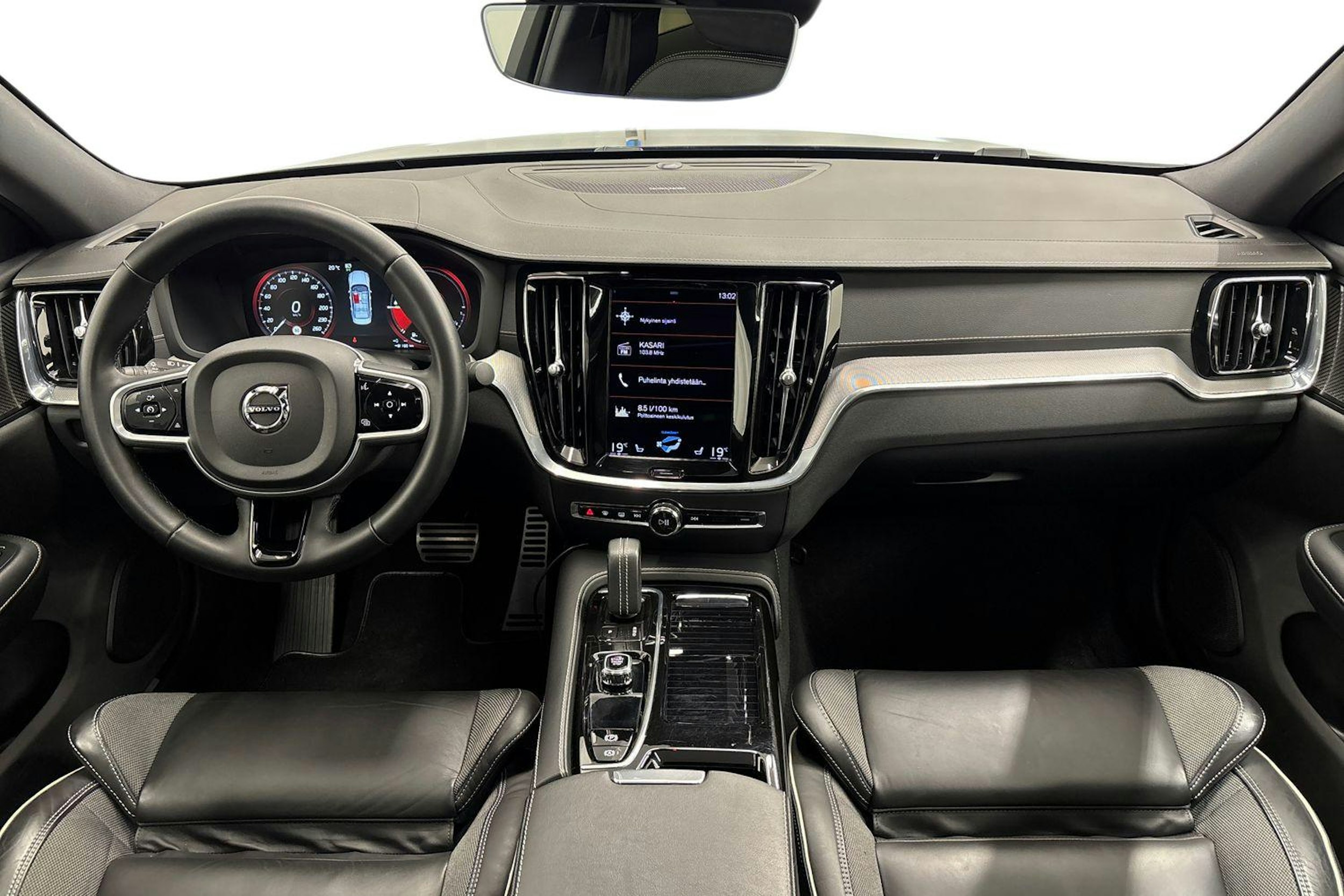 musta Volvo S60 2022 kuva 7.