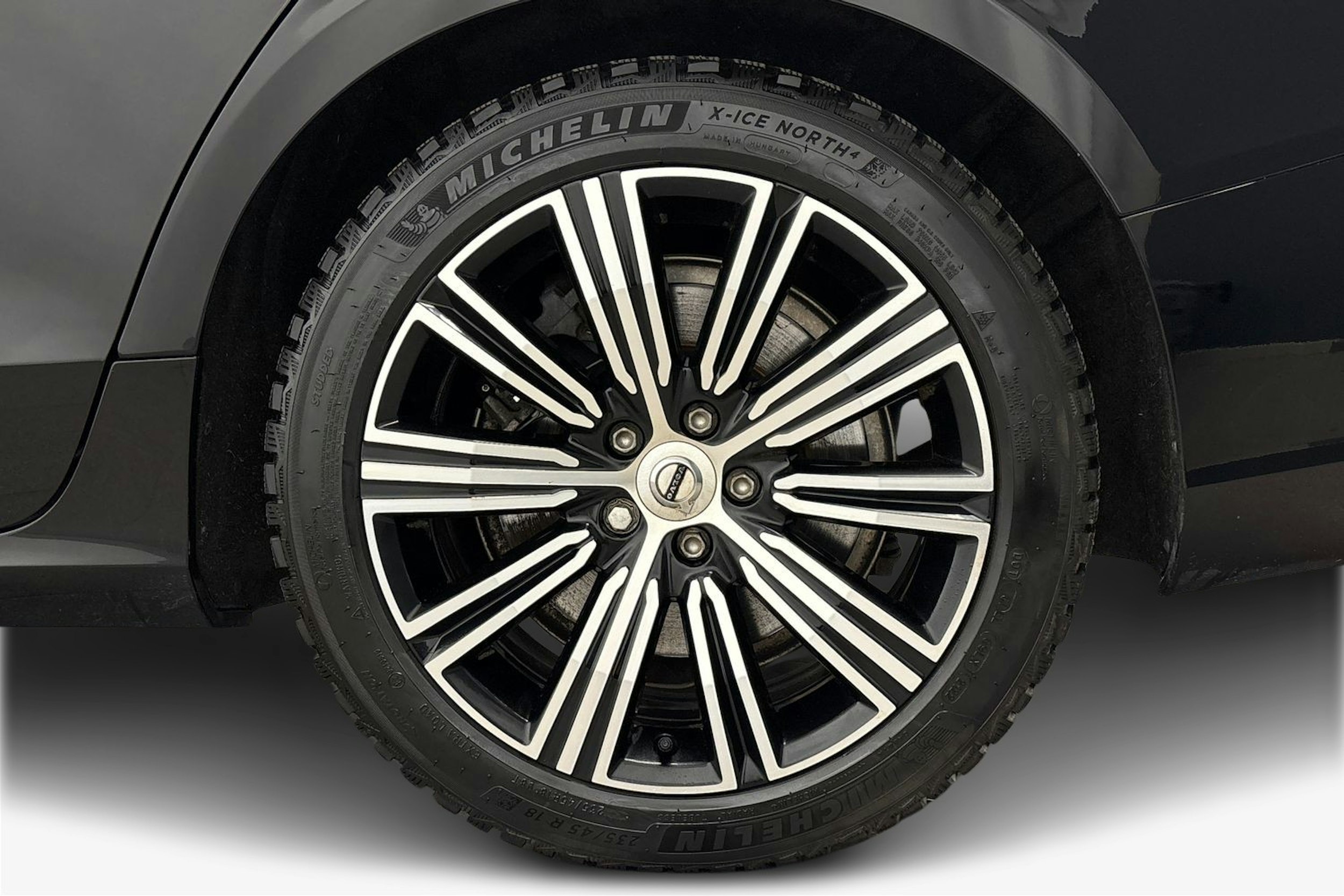 musta Volvo S60 2022 kuva 9.