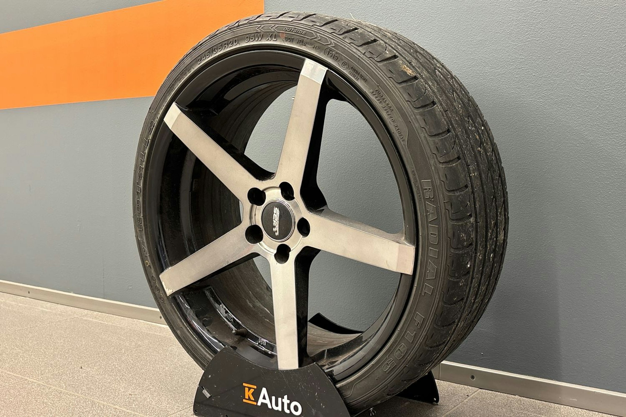 musta Volvo S60 2022 kuva 10.