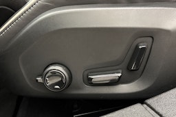 musta Volvo S60 2022 kuva 12.