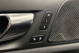 musta Volvo S60 2022 kuva 13.