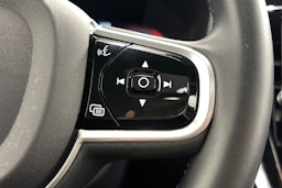 musta Volvo S60 2022 kuva 17.