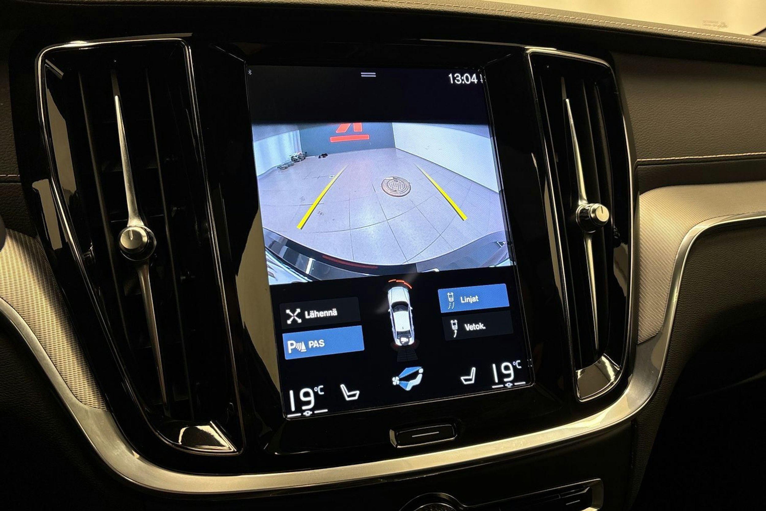 musta Volvo S60 2022 kuva 19.