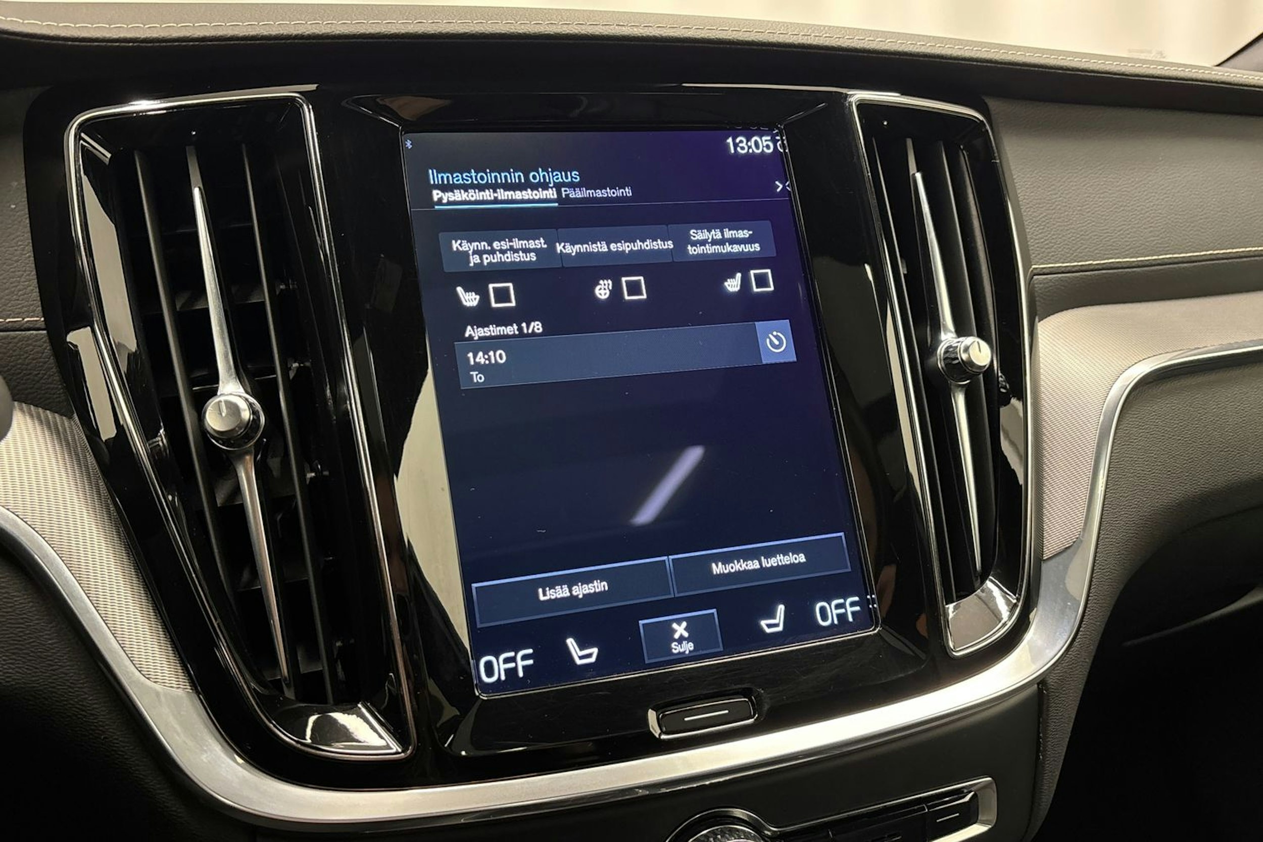 musta Volvo S60 2022 kuva 20.