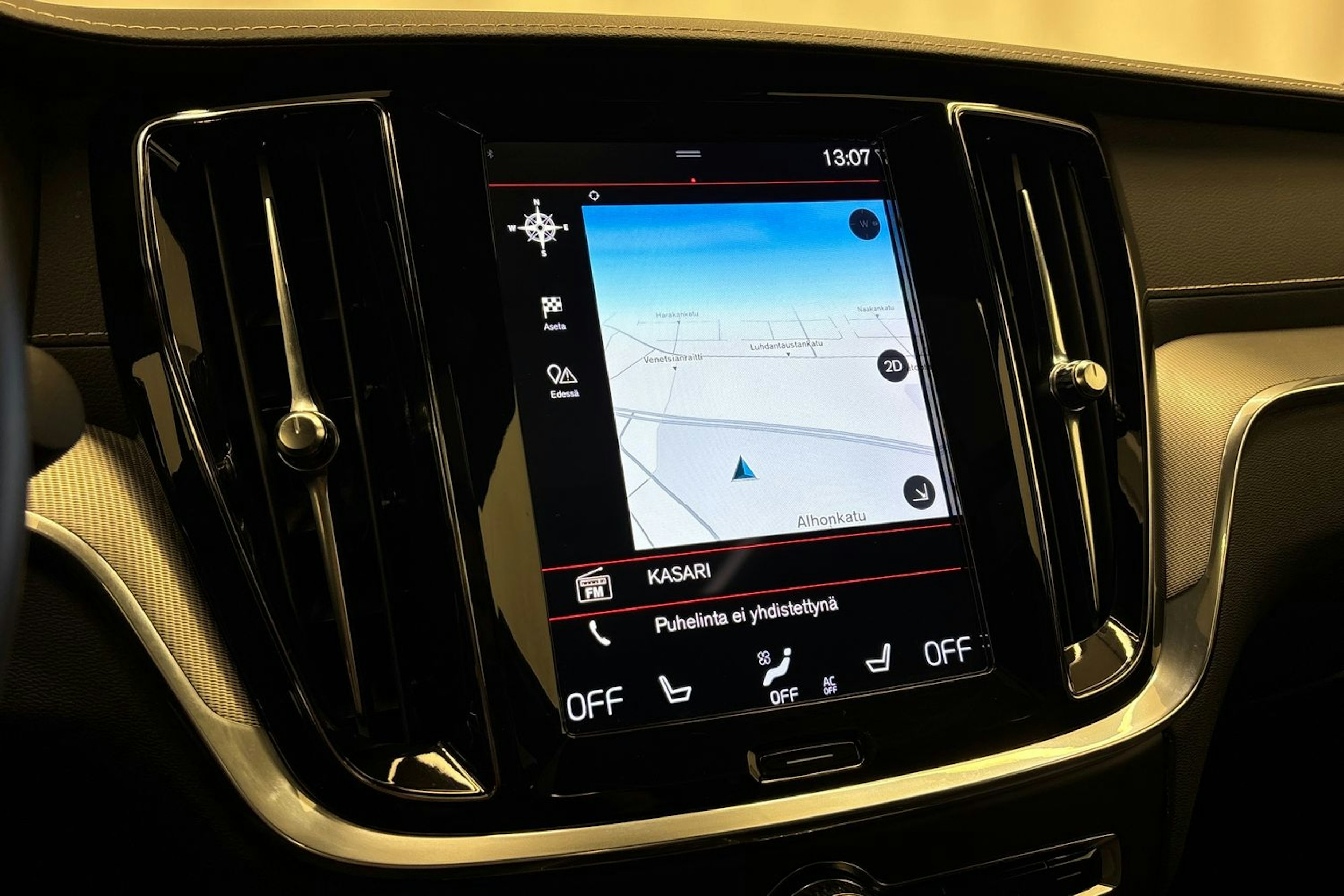 musta Volvo S60 2022 kuva 23.