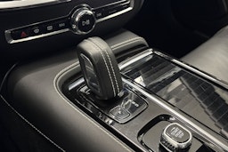 musta Volvo S60 2022 kuva 24.