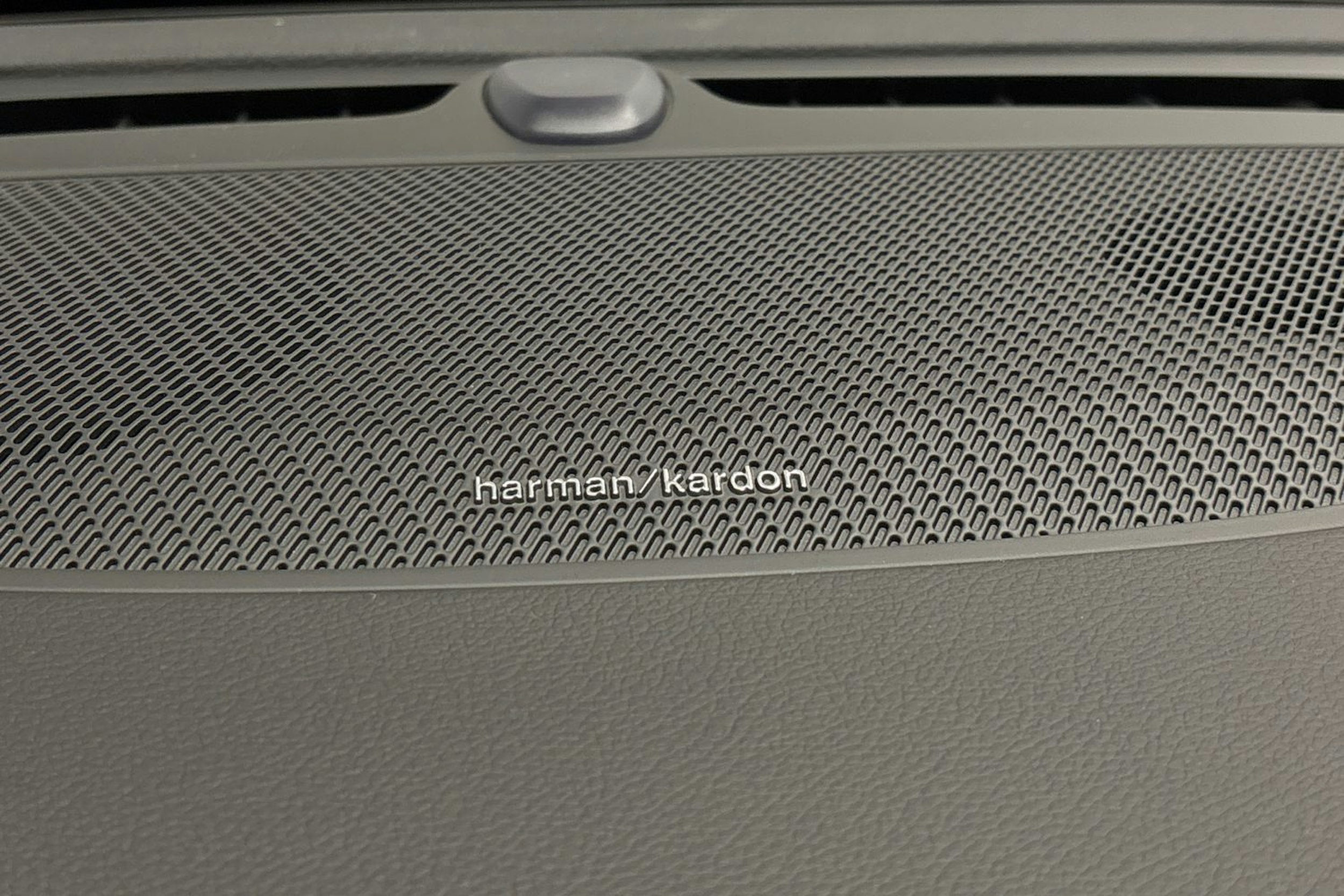 musta Volvo S60 2022 kuva 25.