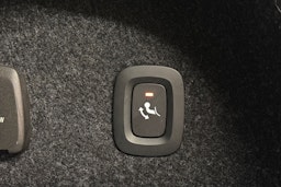 musta Volvo S60 2022 kuva 27.