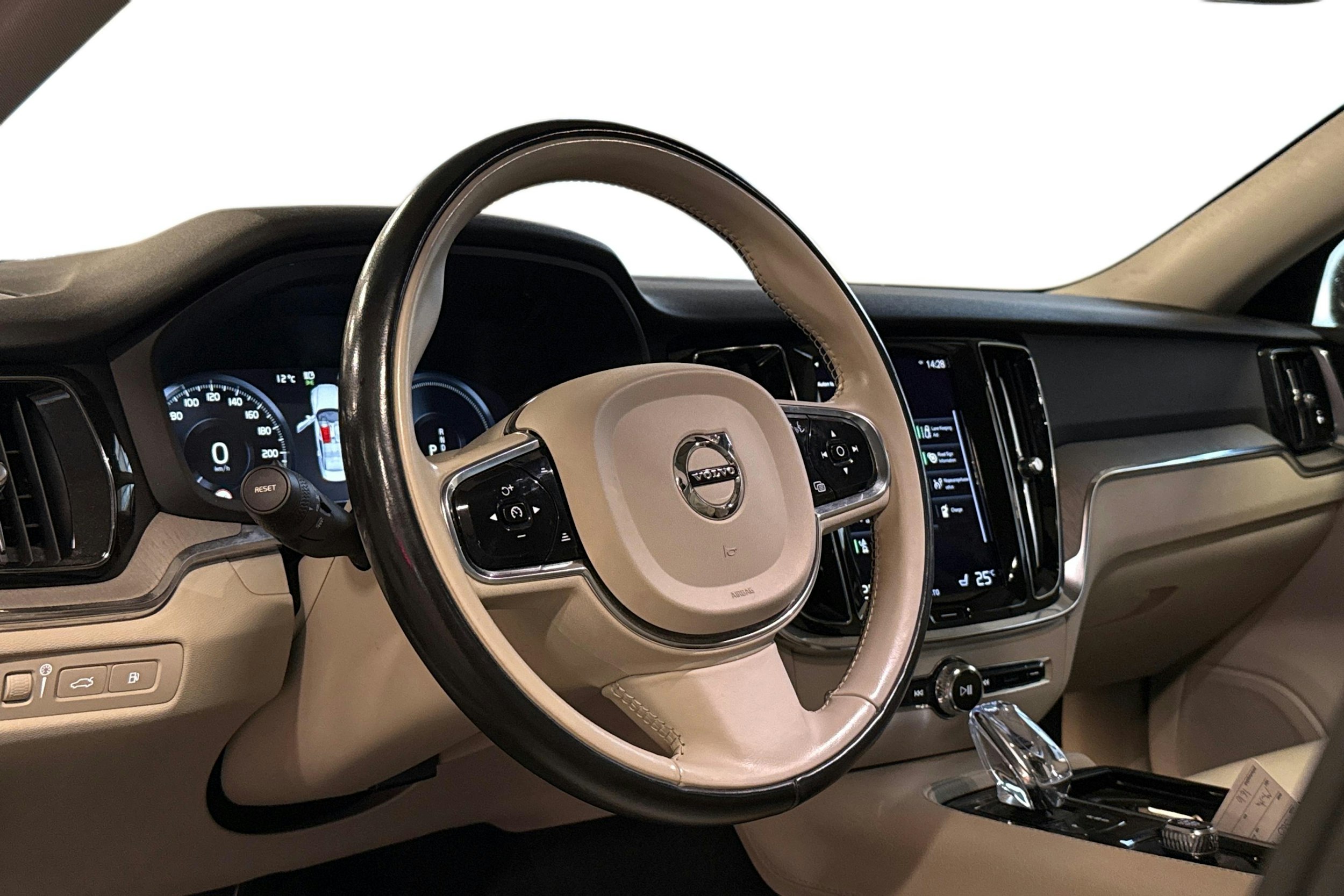 musta Volvo S60 2022 kuva 3.