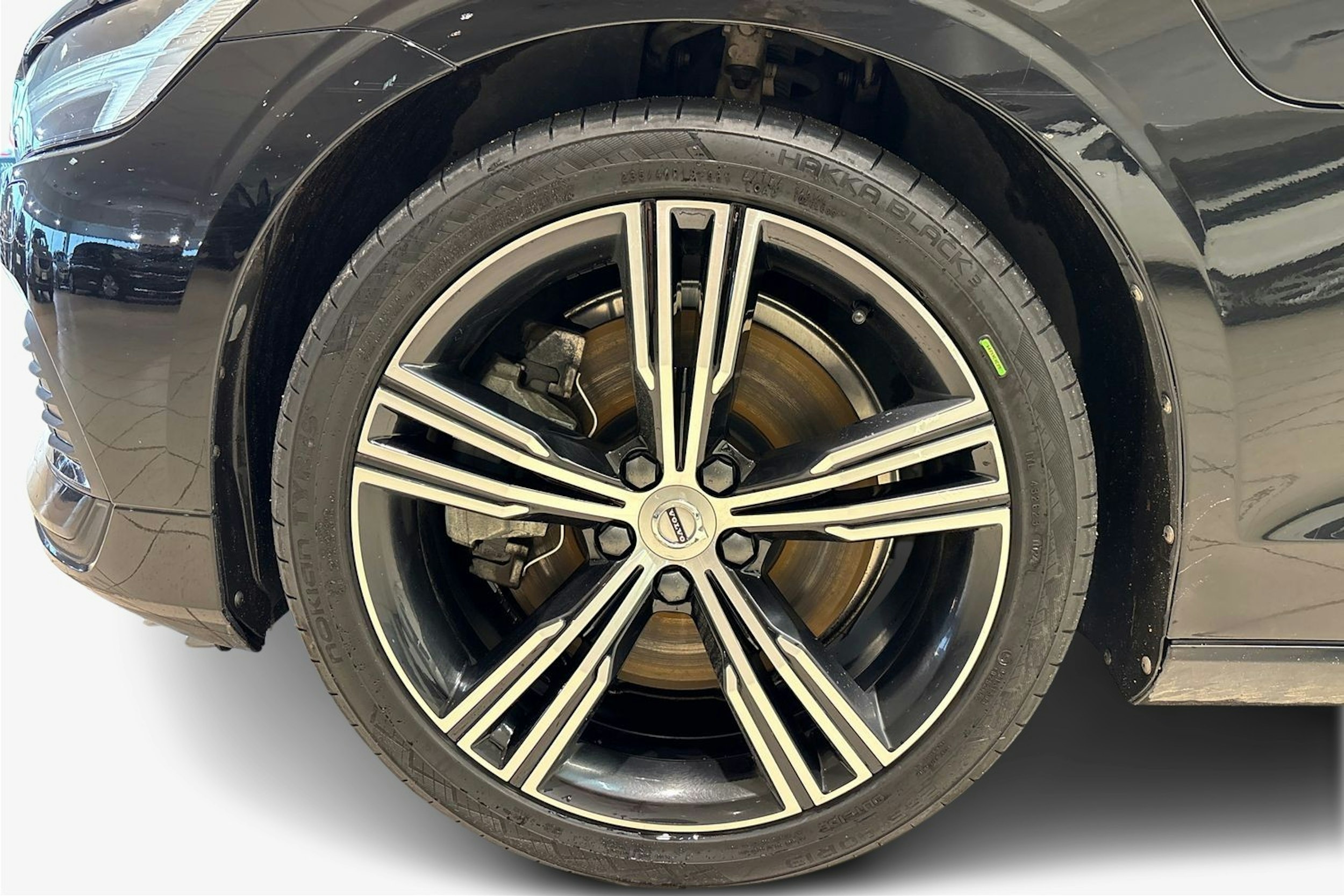 musta Volvo S60 2022 kuva 9.