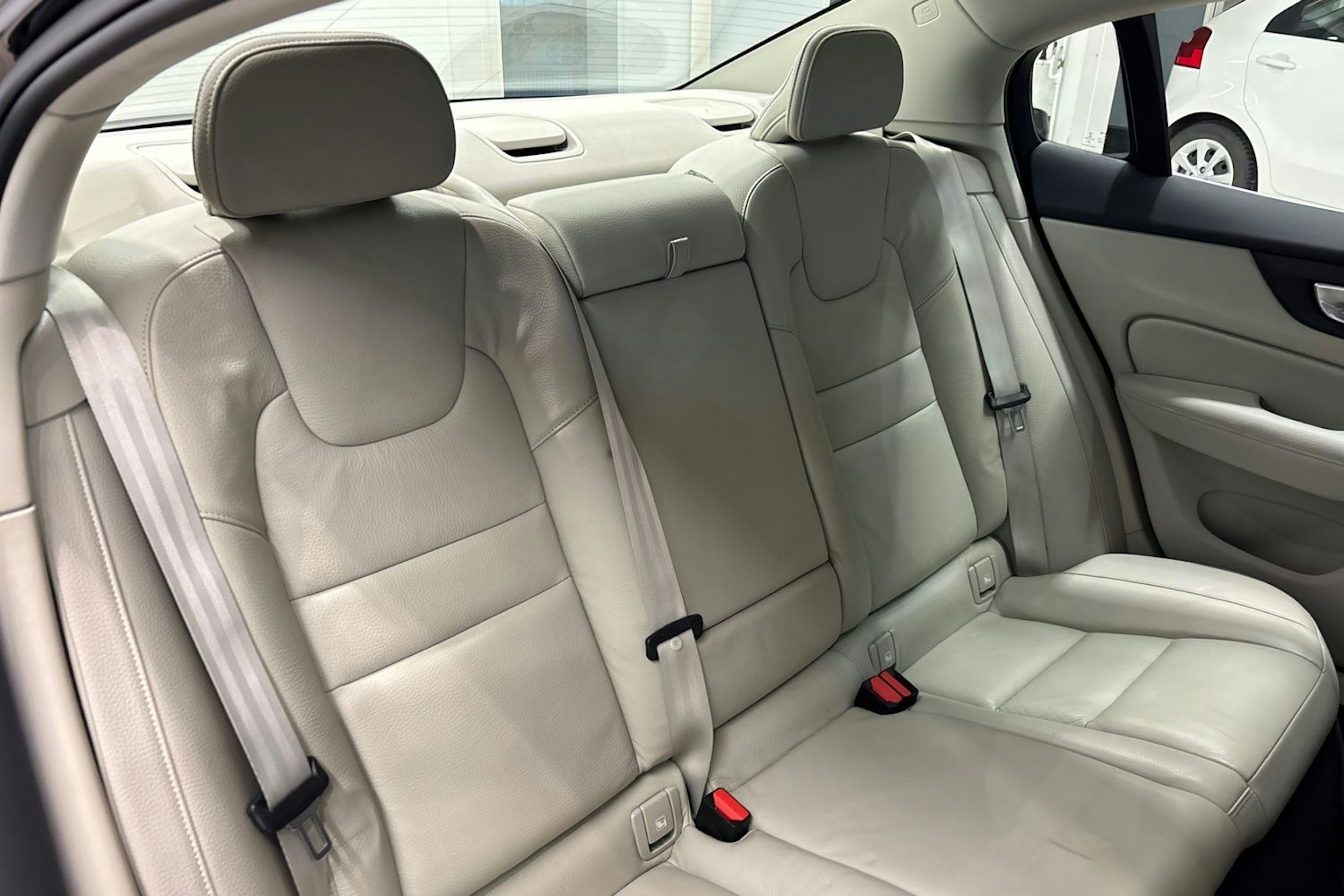 musta Volvo S60 2022 kuva 12.