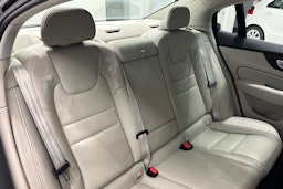 musta Volvo S60 2022 kuva 12.