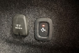 musta Volvo S60 2022 kuva 15.