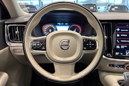 musta Volvo S60 2022 kuva 17.