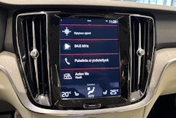 musta Volvo S60 2022 kuva 20.