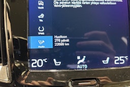 musta Volvo S60 2022 kuva 24.