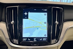 musta Volvo S60 2022 kuva 25.