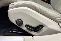 musta Volvo S60 2022 kuva 30.