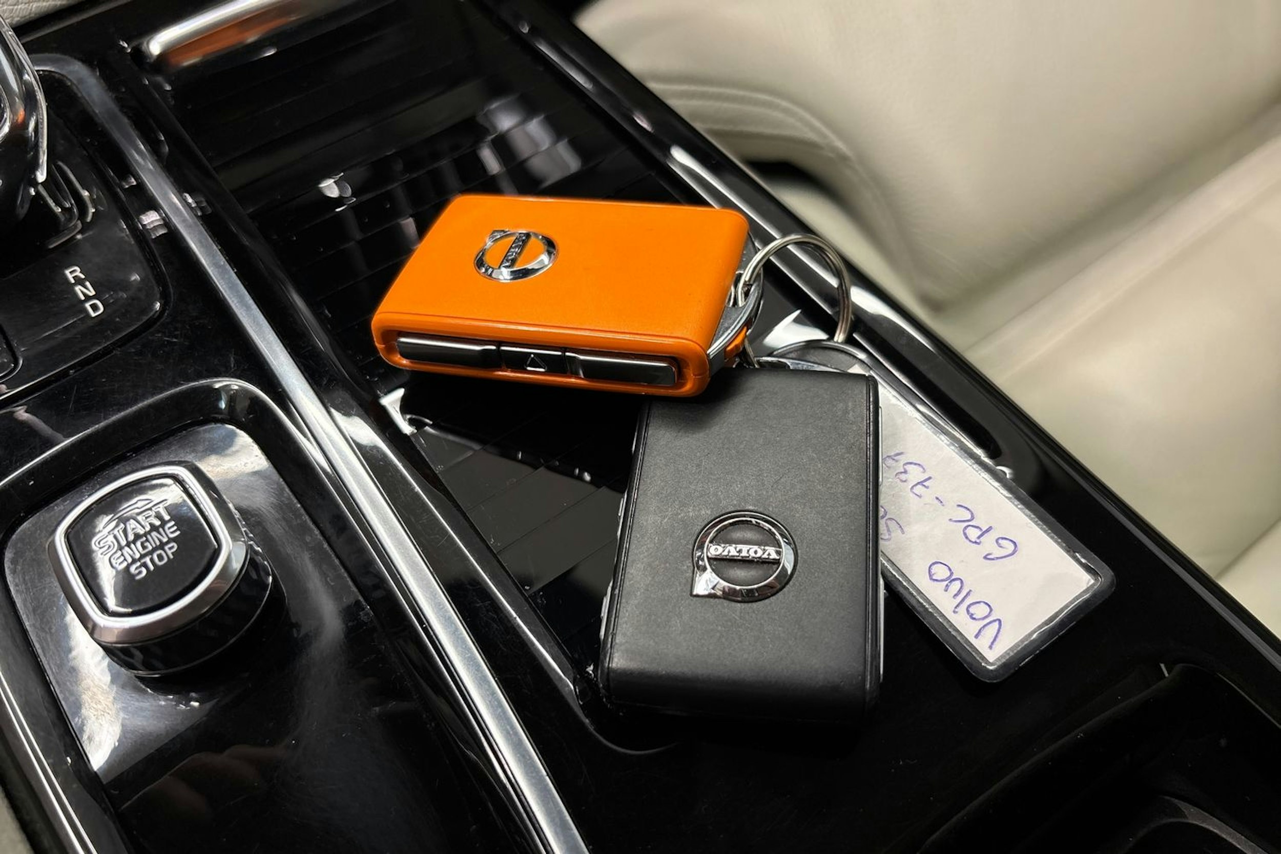 musta Volvo S60 2022 kuva 31.