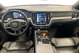 musta Volvo S60 2022 kuva 7.