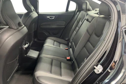 musta Volvo S60 2022 kuva 8.