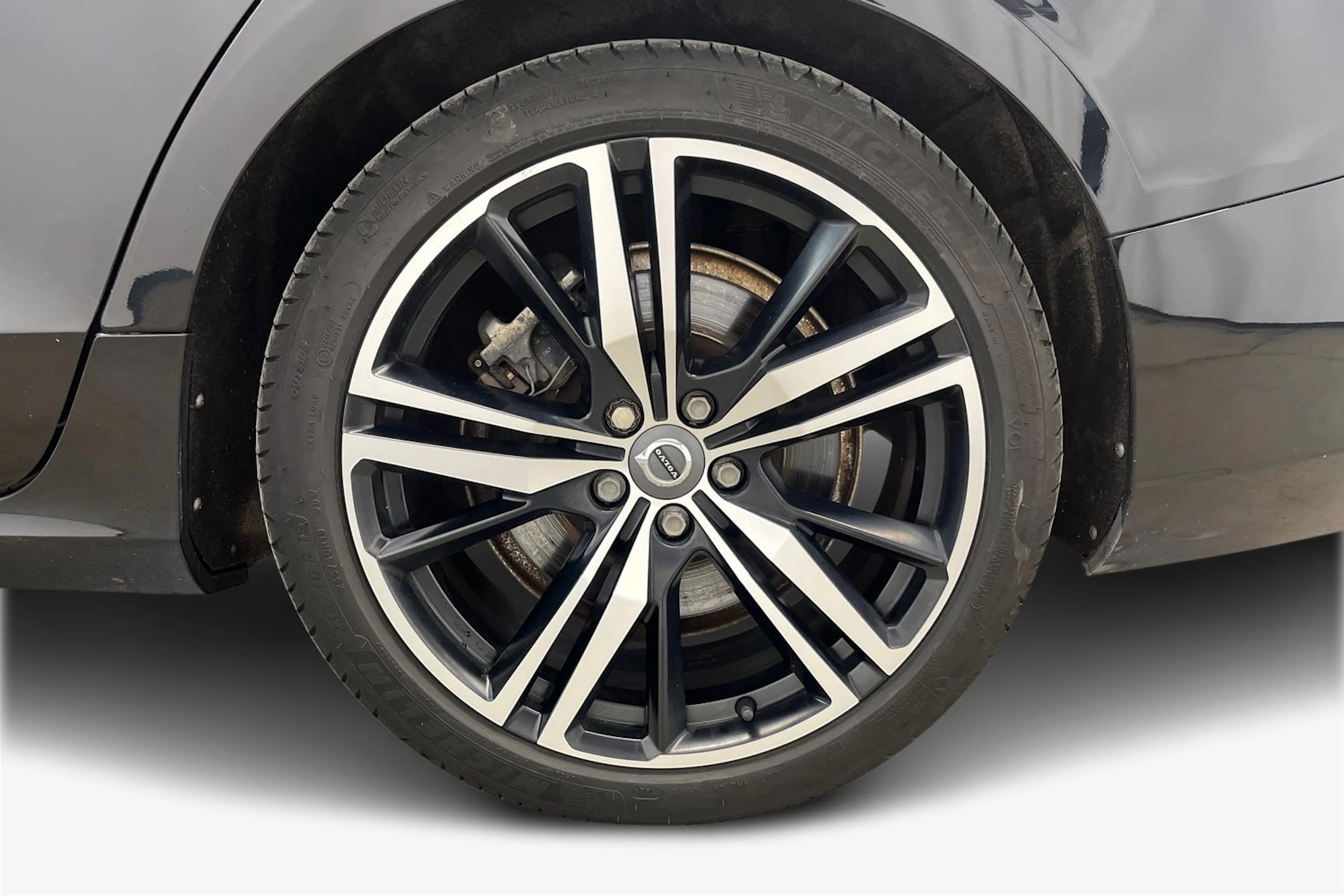 musta Volvo S60 2022 kuva 9.