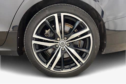 musta Volvo S60 2022 kuva 9.