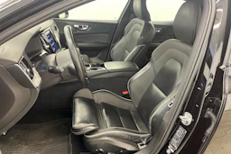 musta Volvo S60 2022 kuva 12.