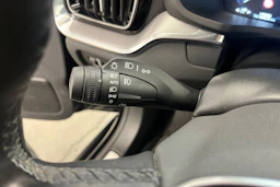musta Volvo S60 2022 kuva 15.