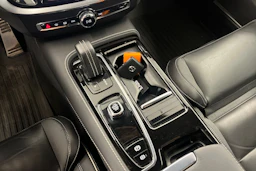 musta Volvo S60 2022 kuva 19.