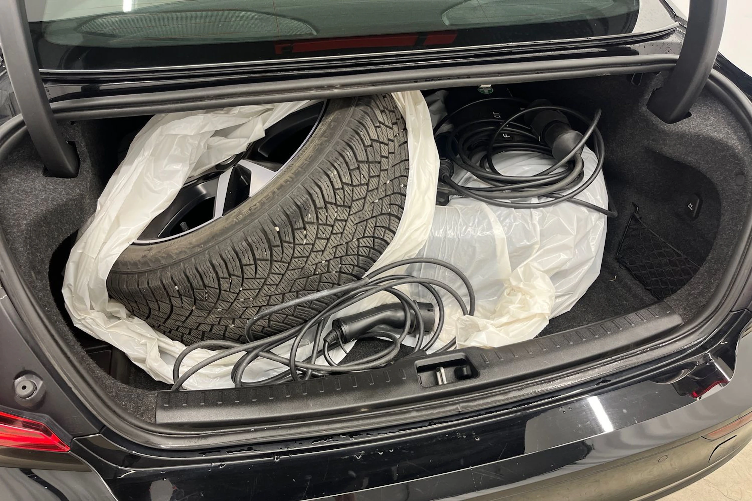 musta Volvo S60 2022 kuva 20.