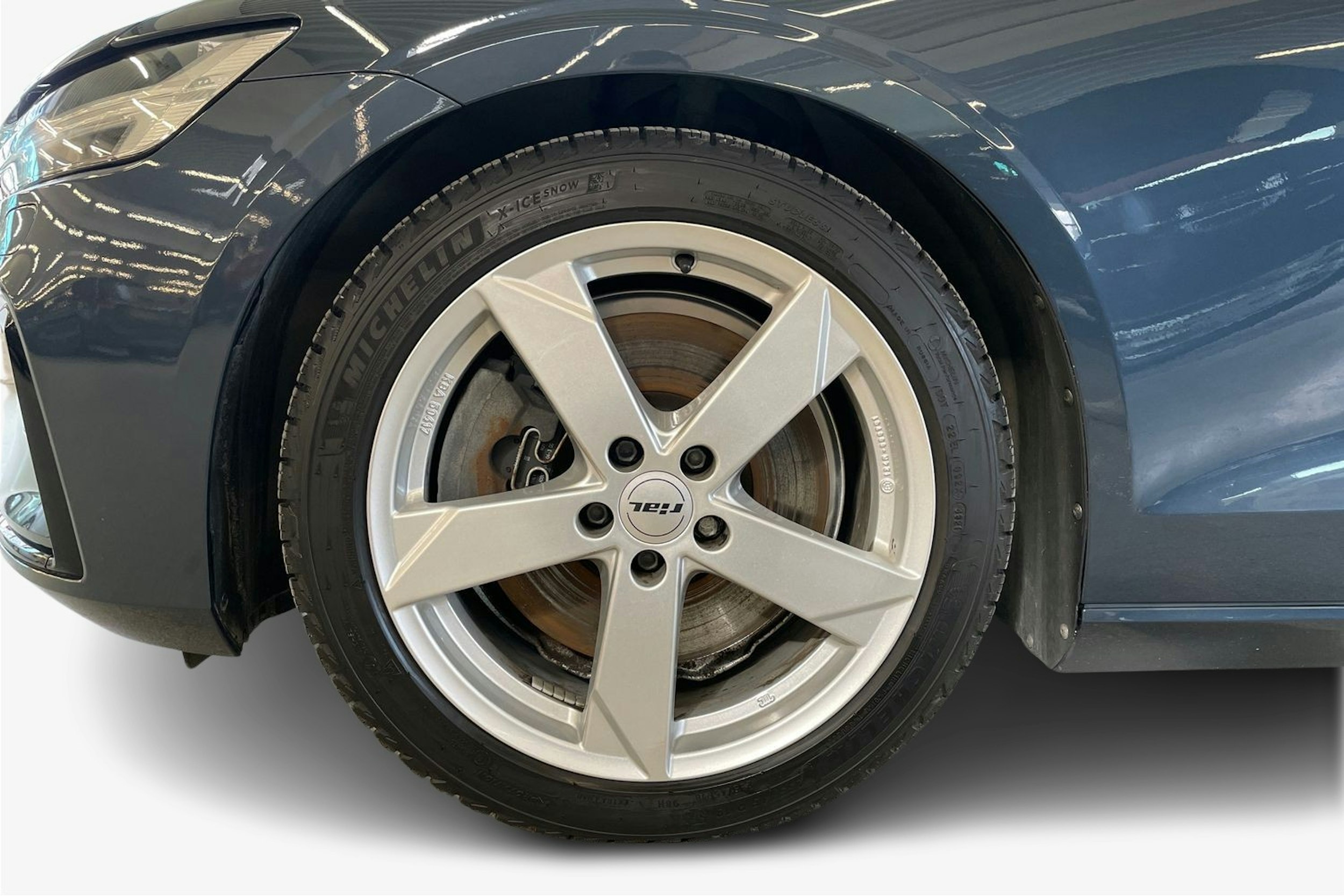 Sininen Volvo S60 2022 kuva 11.