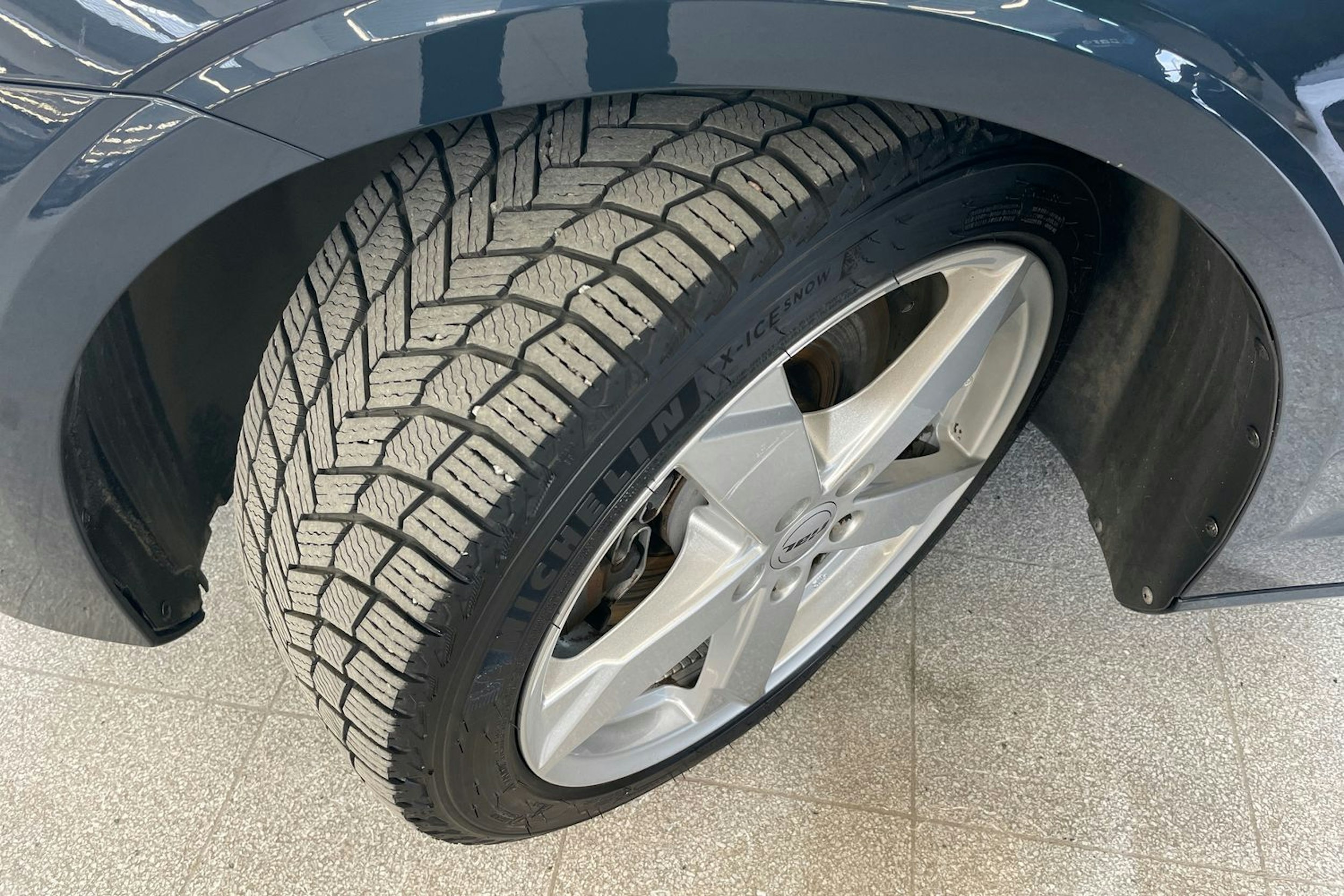 Sininen Volvo S60 2022 kuva 13.