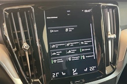 Sininen Volvo S60 2022 kuva 18.