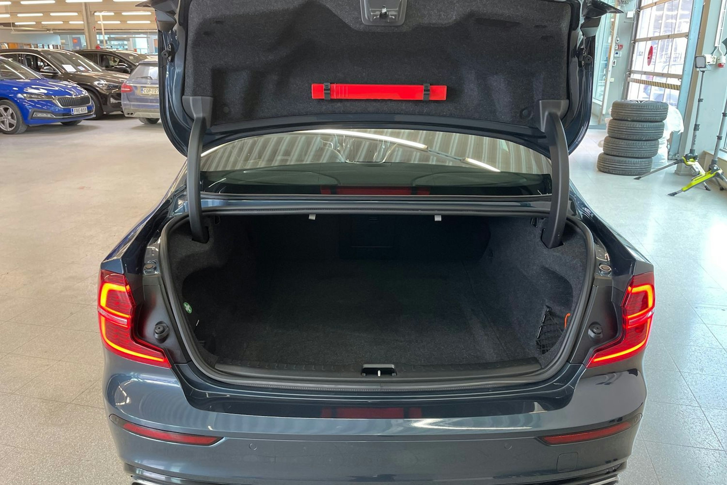 Sininen Volvo S60 2022 kuva 21.