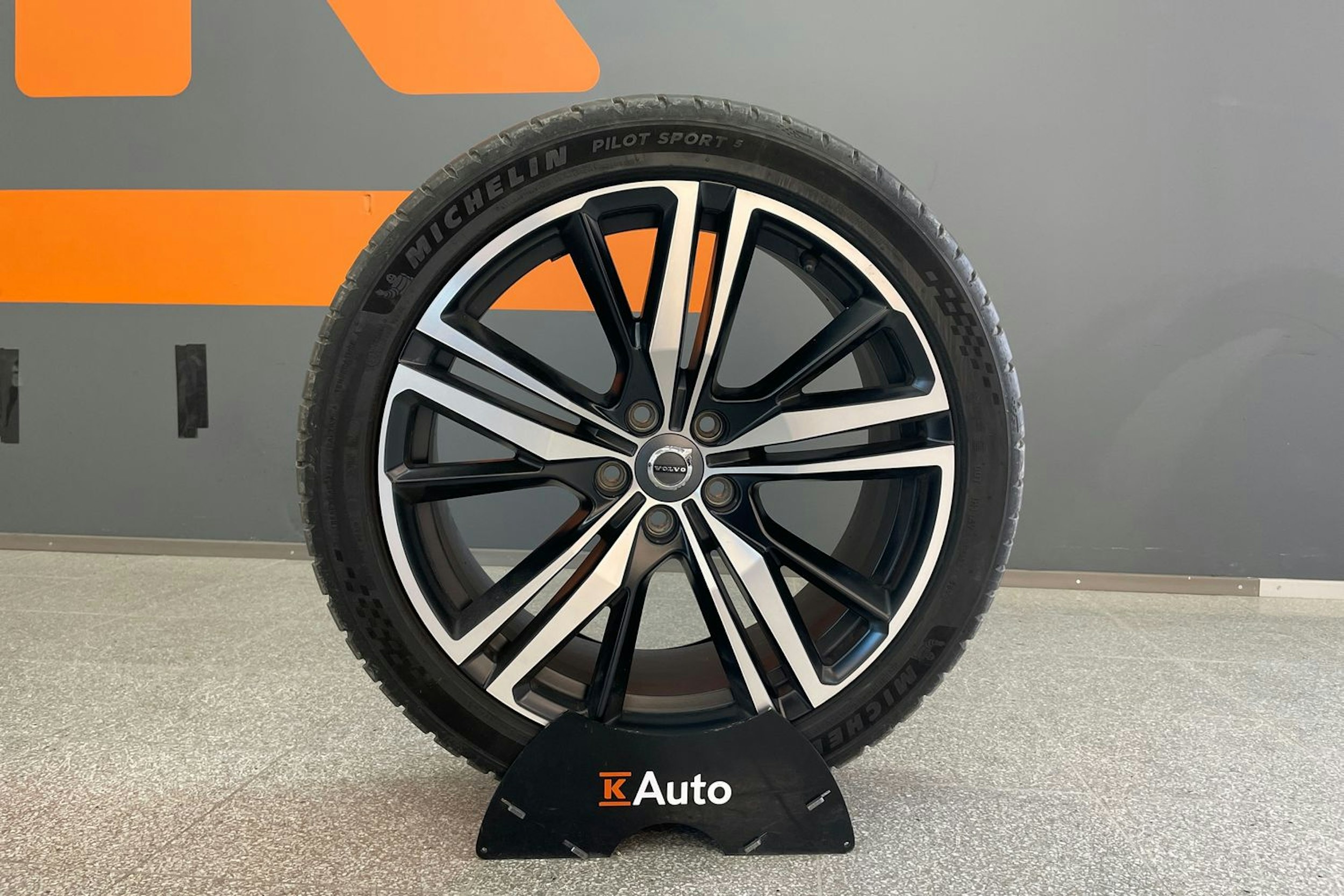 Sininen Volvo S60 2022 kuva 22.