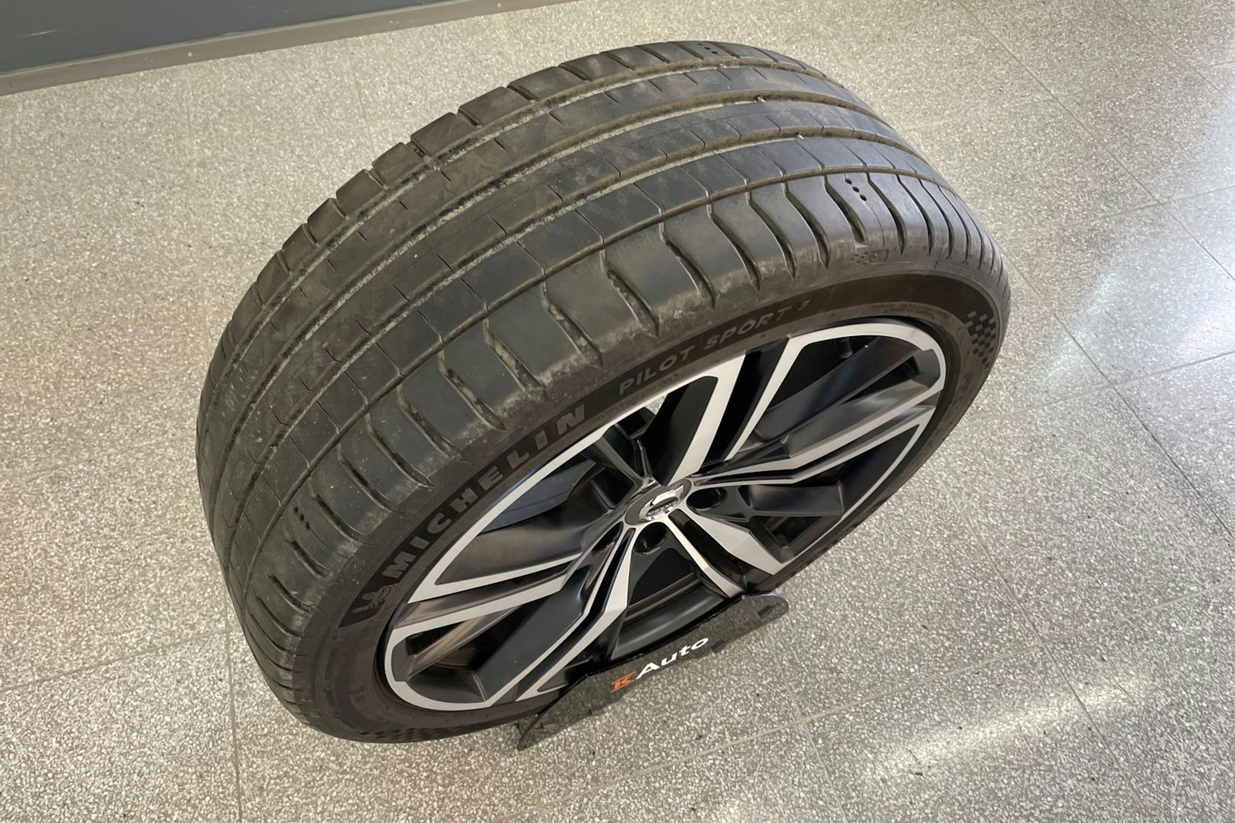 Sininen Volvo S60 2022 kuva 23.